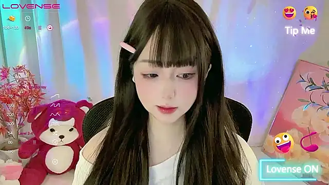 Snapshot of CLaire-5 chatting on April 2026 06:47:01 PM CLaire-5 online show from April 2026 06:47:01 PM