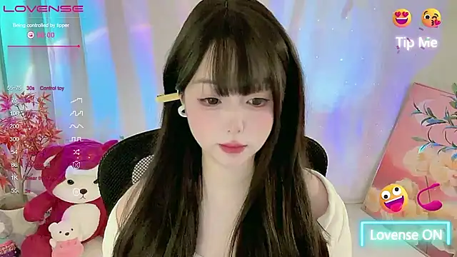 Snapshot of CLaire-5 chatting on April 2026 11:31:01 PM CLaire-5 online show from April 2026 11:31:01 PM