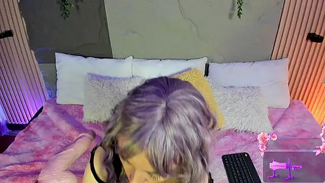 Emmayourgirl online show from March 2026 09:30:01 PM