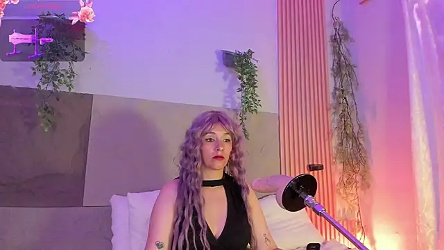 Emmayourgirl online show from May 2026 02:43:01 PM