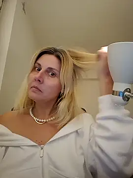 Amelia9798 online show from February 2026 06:42:01 PM