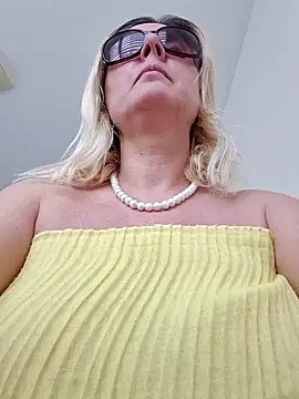 Snapshot of Amelia9798 chatting on April 2026 02:03:02 PM Amelia9798 online show from April 2026 02:03:02 PM