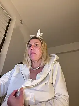 Amelia9798 online show from January 2026 07:50:01 PM