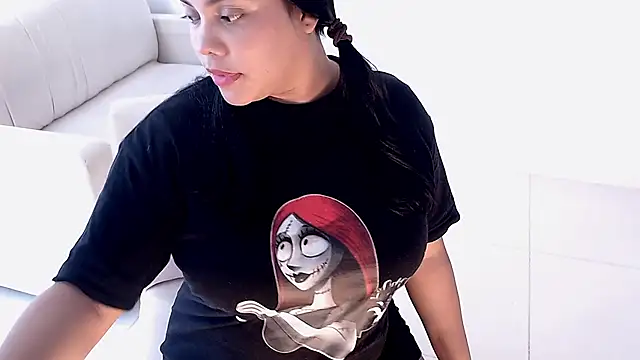 isabelateran online show from July 2026 07:10:02 PM