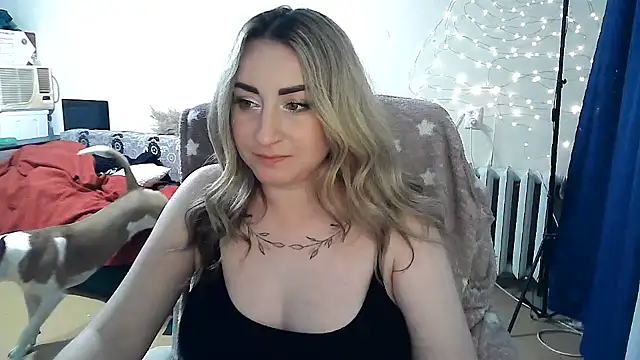 FoxyAnn12 online show from April 2026 01:28:01 PM