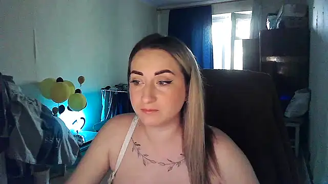 Snapshot of FoxyAnn12 chatting on June 2026 01:41:02 PM FoxyAnn12 online show from June 2026 01:41:02 PM