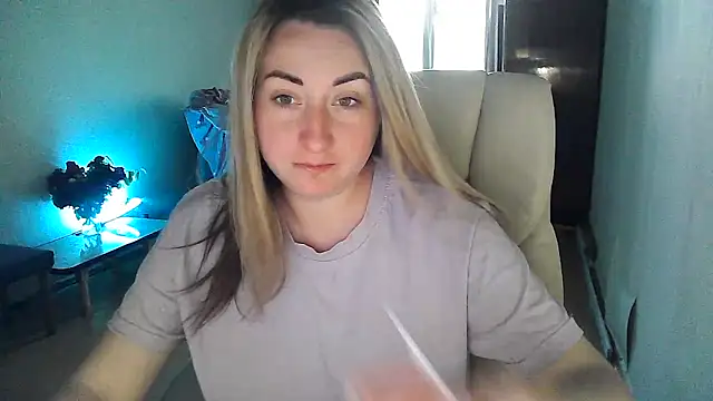 Snapshot of FoxyAnn12 chatting on May 2026 11:47:02 AM FoxyAnn12 online show from May 2026 11:47:02 AM
