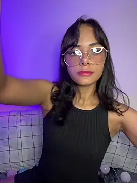 Iam Lyan  online show from April 2026 10:17:02 PM