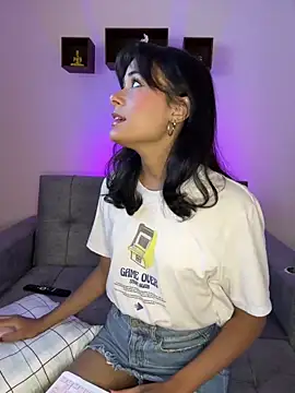 Iam Lyan  online show from April 2026 09:32:01 PM