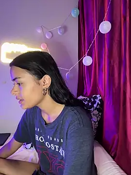 Iam Lyan  online show from March 2026 09:48:01 PM