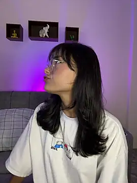 Iam Lyan  online show from March 2026 06:42:01 PM