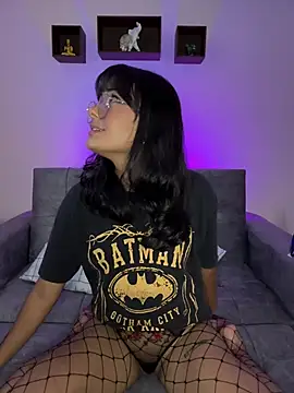 Iam Lyan  online show from April 2026 07:44:02 PM