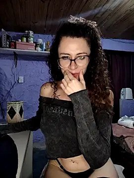 Nanucurlyxx online show from April 2026 07:59:02 PM