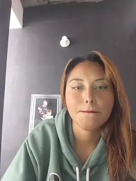 Velvet Moon33 online show from April 2026 06:44:02 PM