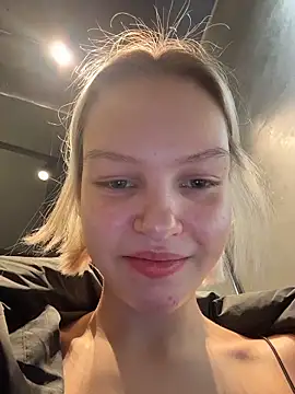 Snapshot of AshleyMur chatting on February 2026 04:33:02 AM AshleyMur online show from February 2026 04:33:02 AM