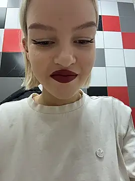 Snapshot of AshleyMur chatting on February 2026 04:10:01 AM AshleyMur online show from February 2026 04:10:01 AM