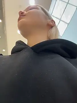 Snapshot of AshleyMur chatting on January 2026 04:05:01 AM AshleyMur online show from January 2026 04:05:01 AM