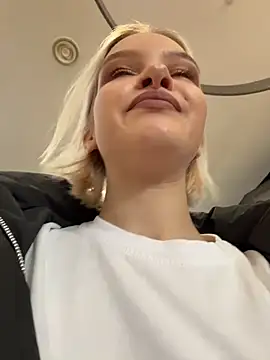 Snapshot of AshleyMur chatting on February 2026 05:06:01 AM AshleyMur online show from February 2026 05:06:01 AM