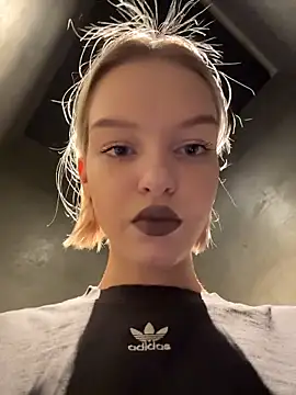 Snapshot of AshleyMur chatting on February 2026 05:05:01 AM AshleyMur online show from February 2026 05:05:01 AM