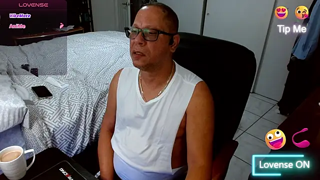 Snapshot of Daddy_1970 chatting on March 2026 01:33:01 PM Daddy 1970 online show from March 2026 01:33:01 PM