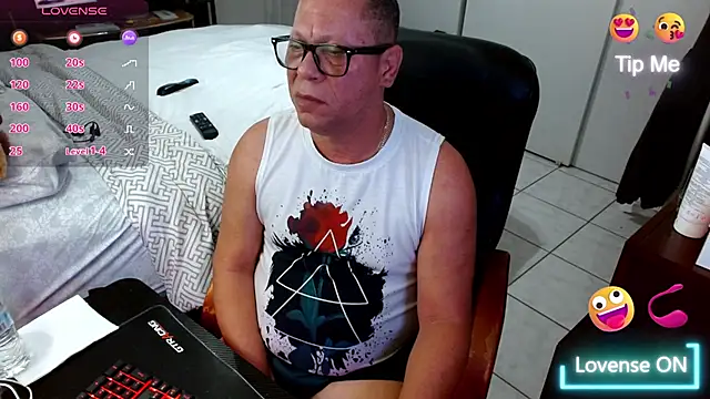 Snapshot of Daddy_1970 chatting on March 2026 09:14:01 AM Daddy 1970 online show from March 2026 09:14:01 AM