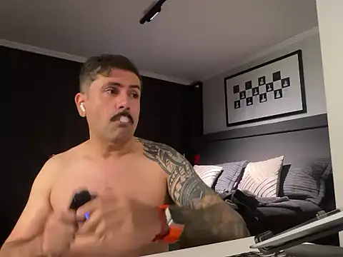 LukasMackenna online show from March 2026 10:47:01 AM