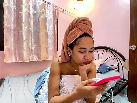 Mira Janee online show from January 2026 12:01:01 PM