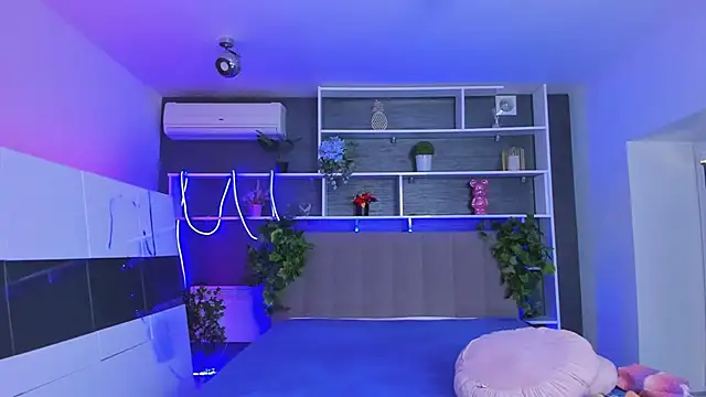 StephieRousee online show from May 2026 05:40:01 AM