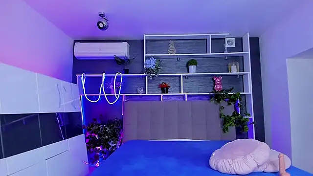 StephieRousee online show from April 2026 05:30:01 AM