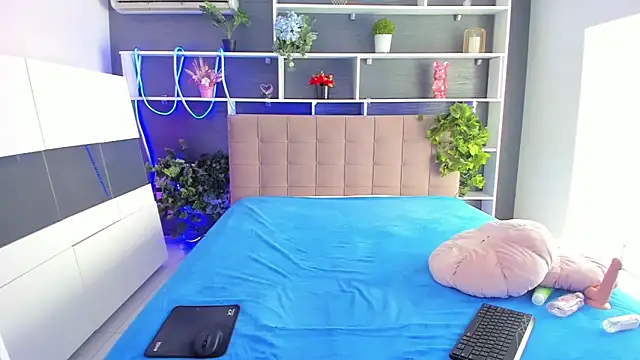 StephieRousee online show from March 2026 06:18:02 AM