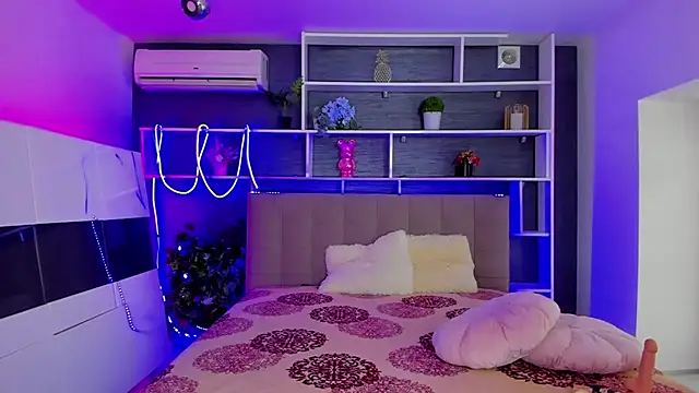 StephieRousee online show from February 2026 06:23:01 AM