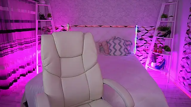 CrystalVibe online show from June 2026 05:45:01 AM