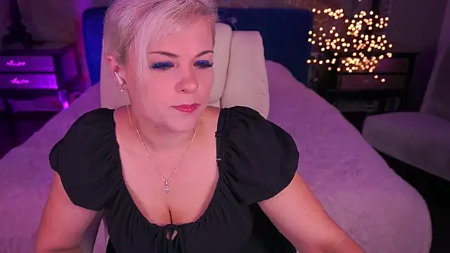 CrystalVibe online show from April 2026 05:42:02 AM