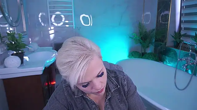 CrystalVibe online show from April 2026 05:46:01 AM