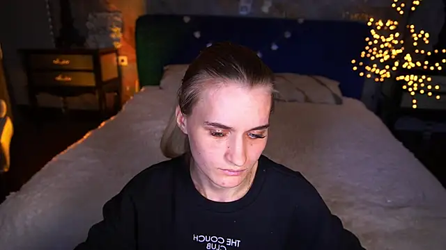 DiamondNina online show from April 2026 01:37:01 PM