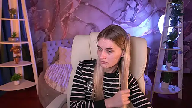 DiamondNina online show from March 2026 08:10:02 PM