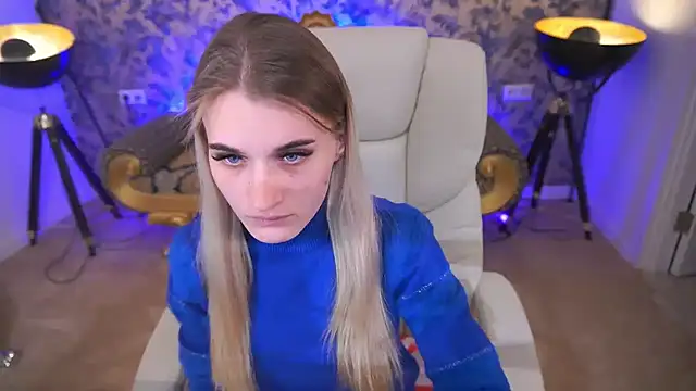 DiamondNina online show from April 2026 06:58:02 PM