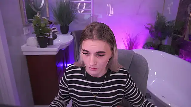 DiamondNina online show from April 2026 07:40:02 PM