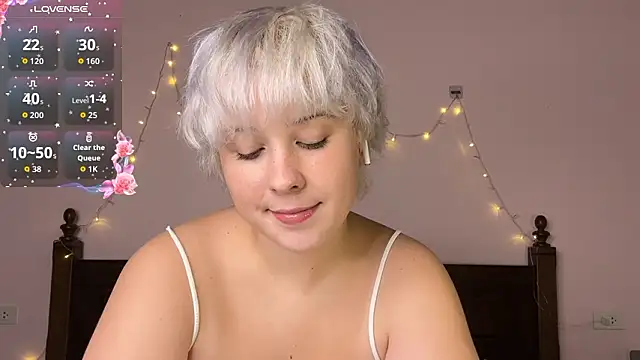 EvaSuunny online show from February 2026 05:01:02 PM