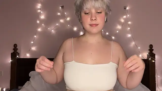 Snapshot of EvaSuunny chatting on January 2026 05:05:02 PM EvaSuunny online show from January 2026 05:05:02 PM