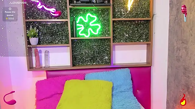 Hiddenhotcake online show from January 2026 08:01:01 PM