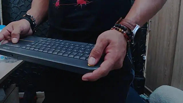 viktor herrera online show from February 2026 09:02:02 PM