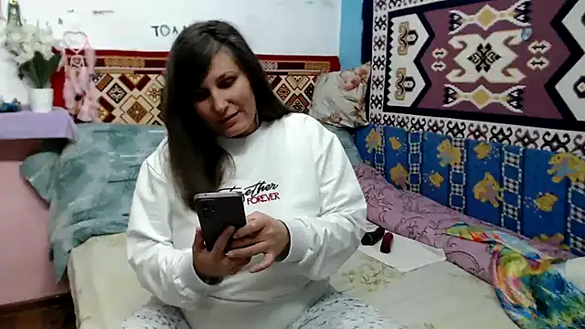 Adelinemilf online show from April 2026 12:34:01 PM