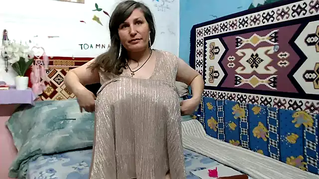 Adelinemilf online show from April 2026 12:34:02 PM