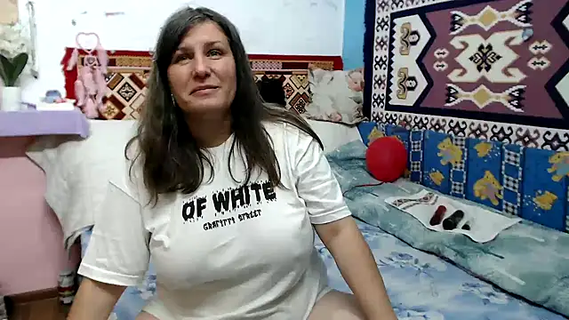 Adelinemilf online show from June 2026 07:27:02 AM