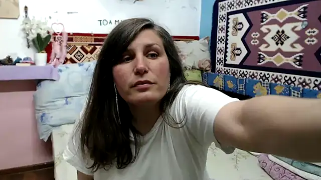 Adelinemilf online show from May 2026 12:24:01 PM