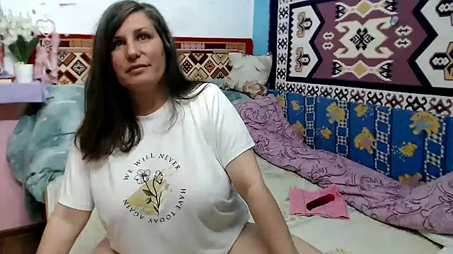 Adelinemilf online show from May 2026 11:13:02 AM