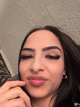 Evelin199 online show from April 2026 03:02:01 PM