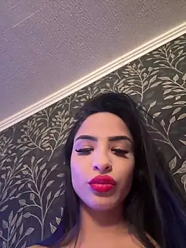 Evelin199 online show from April 2026 06:37:01 PM