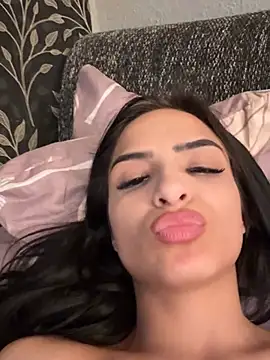 Evelin199 online show from April 2026 06:10:01 PM